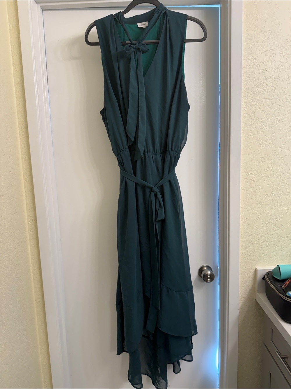 Sleeveless Emerald Green Tie-Neck Maxi Dress